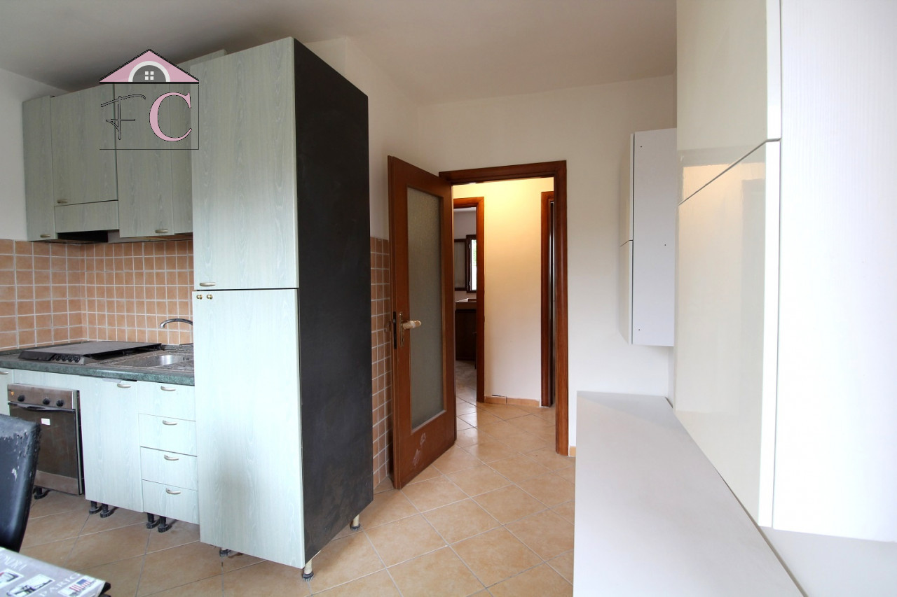 duplex ristrutturato con balconi e posto auto 3.jpg